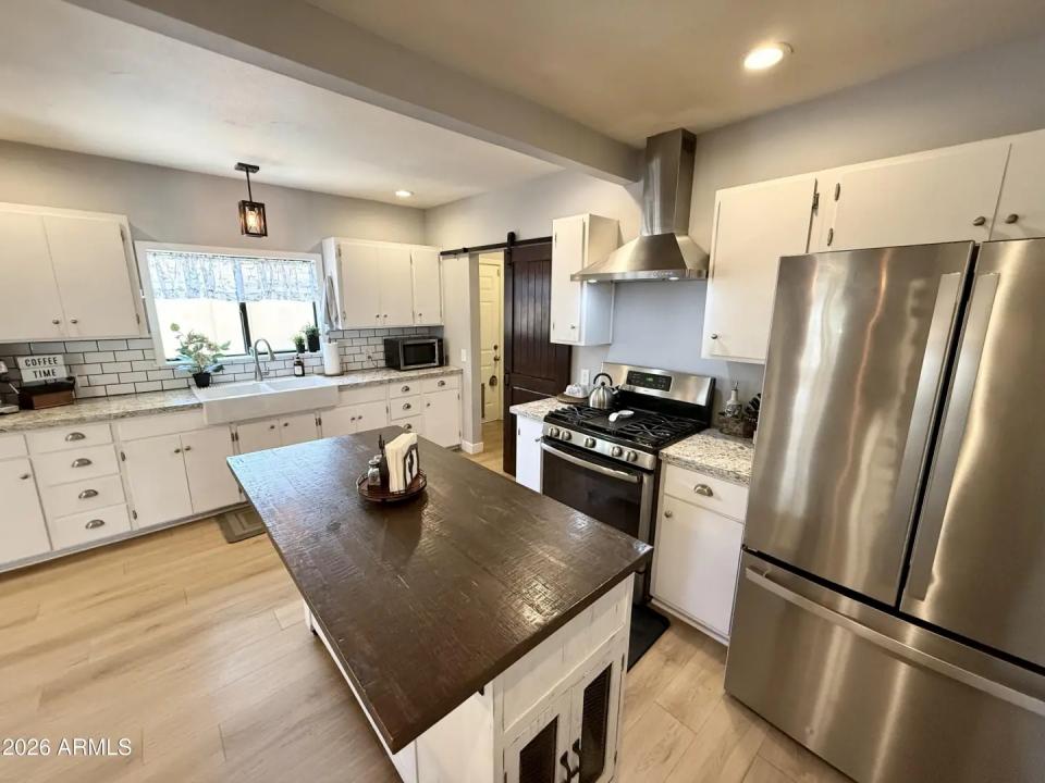 Real Estate Picture 11