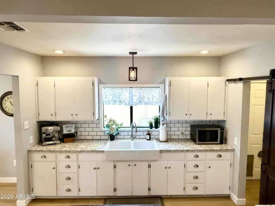 Real Estate Picture 12