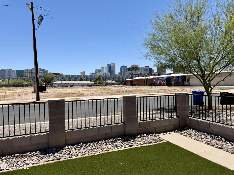 Real Estate Picture 30
