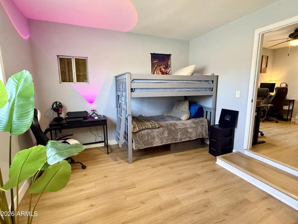 Real Estate Picture 23