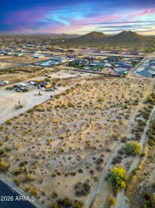 Real Estate Picture 3