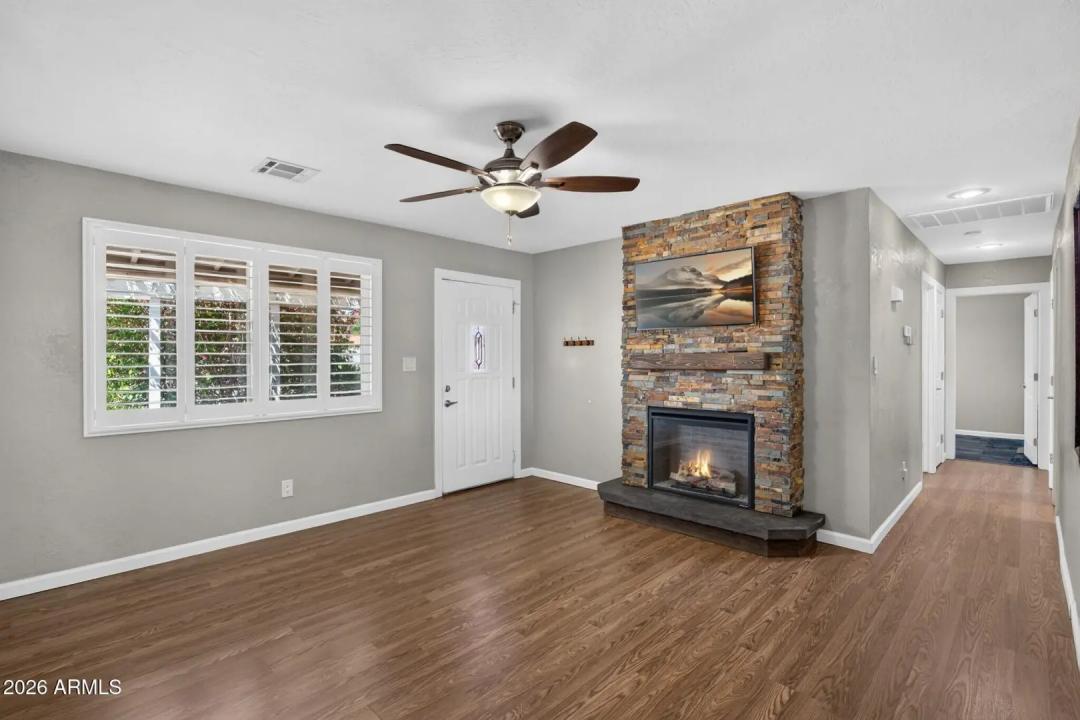 Real Estate Picture 7