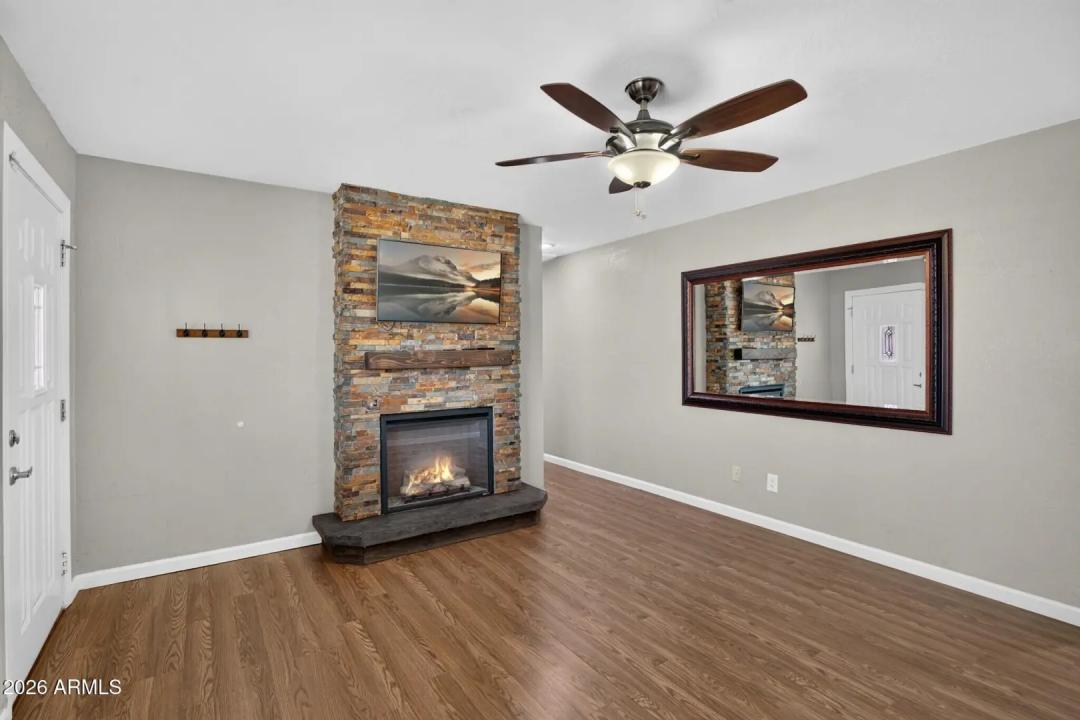 Real Estate Picture 8