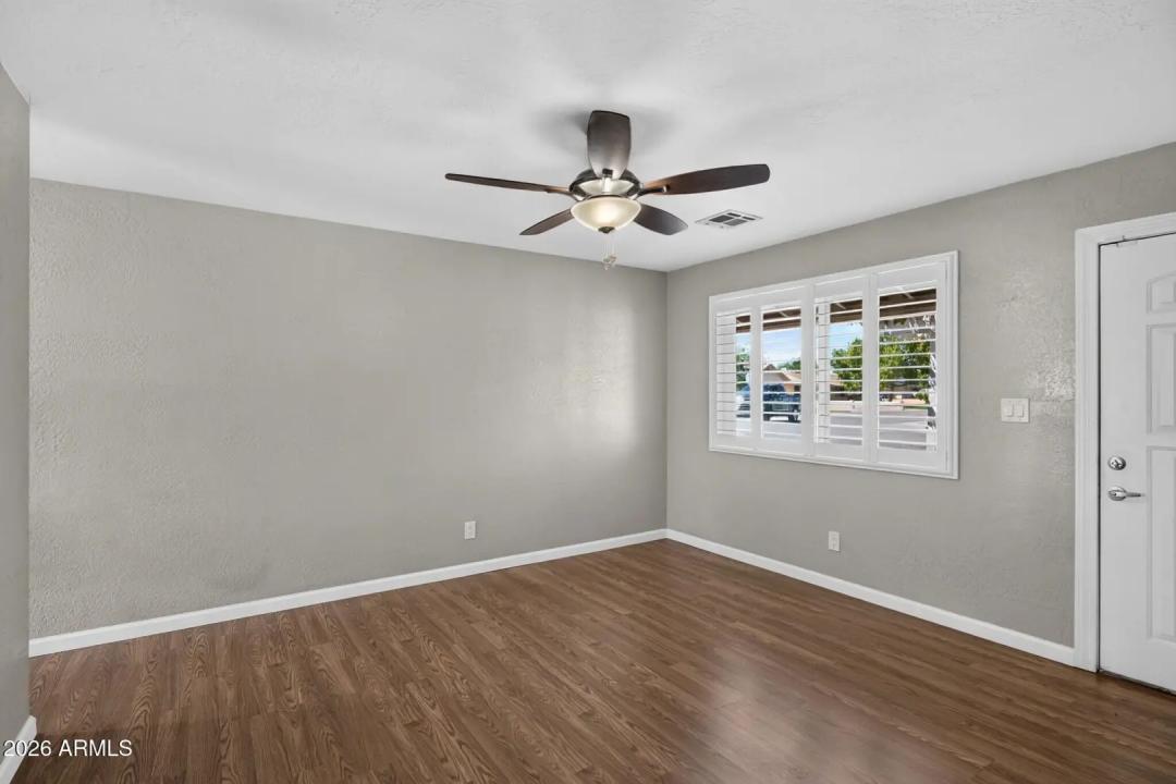 Real Estate Picture 9
