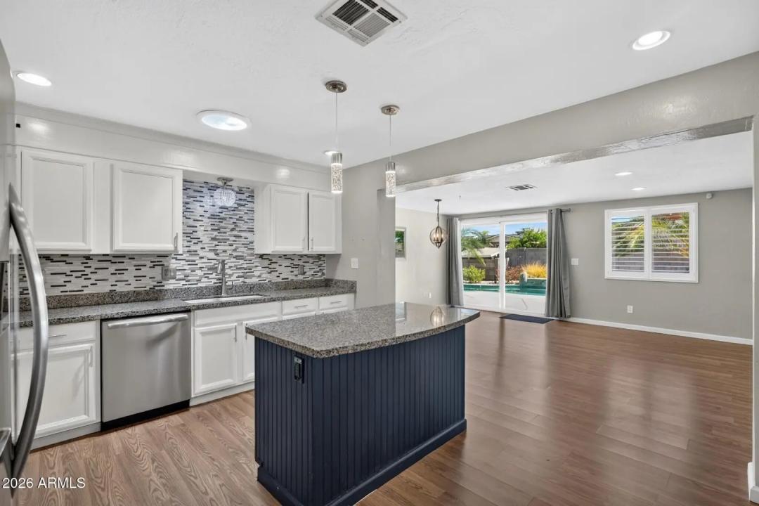 Real Estate Picture 16