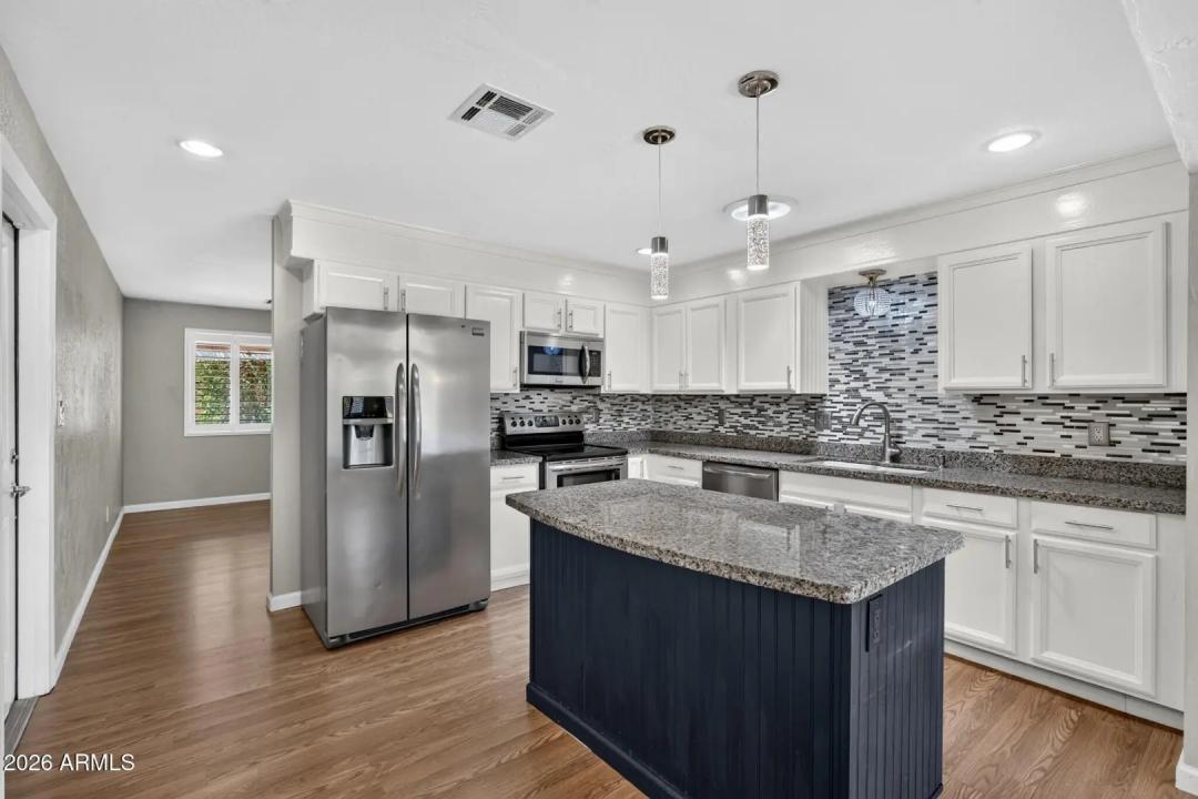 Real Estate Picture 11