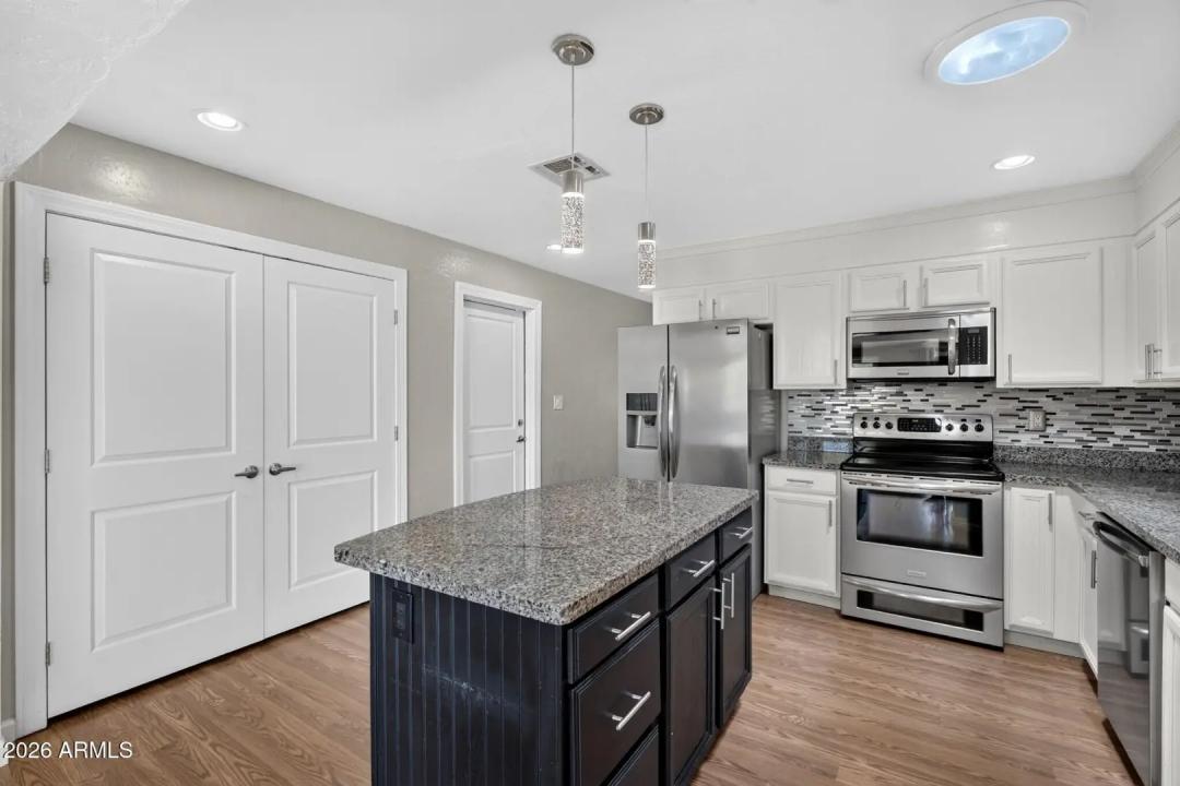 Real Estate Picture 12