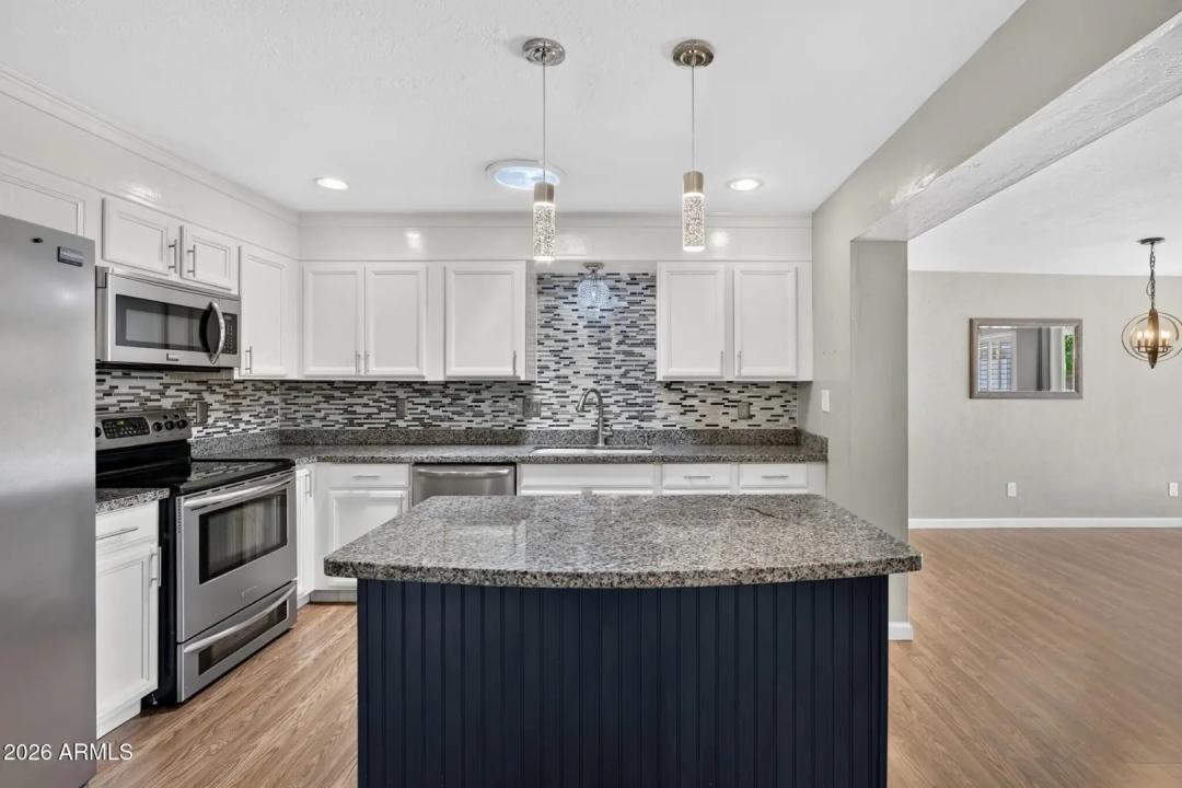 Real Estate Picture 14