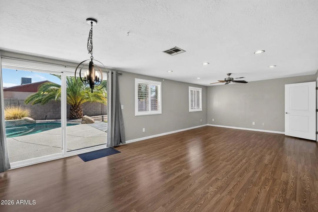 Real Estate Picture 23