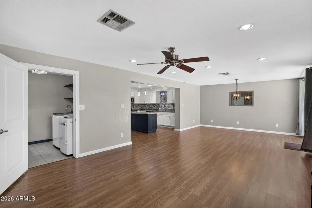 Real Estate Picture 18