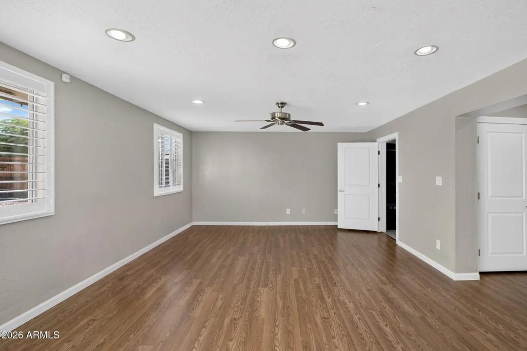 Real Estate Picture 24
