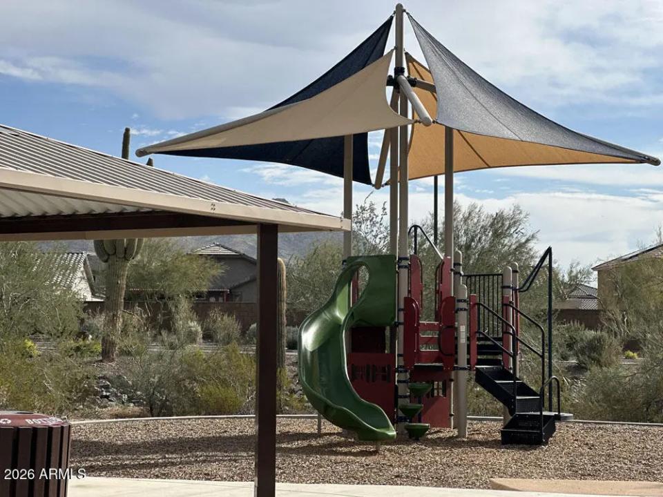 Real Estate Picture 14