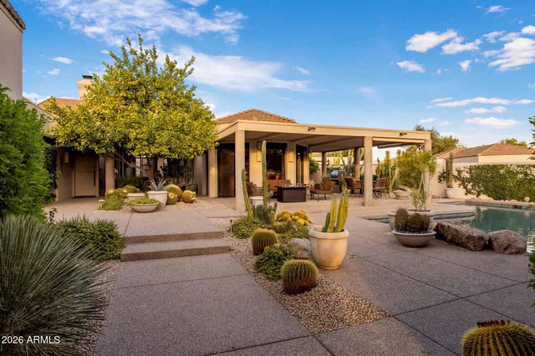 Real Estate Picture 9