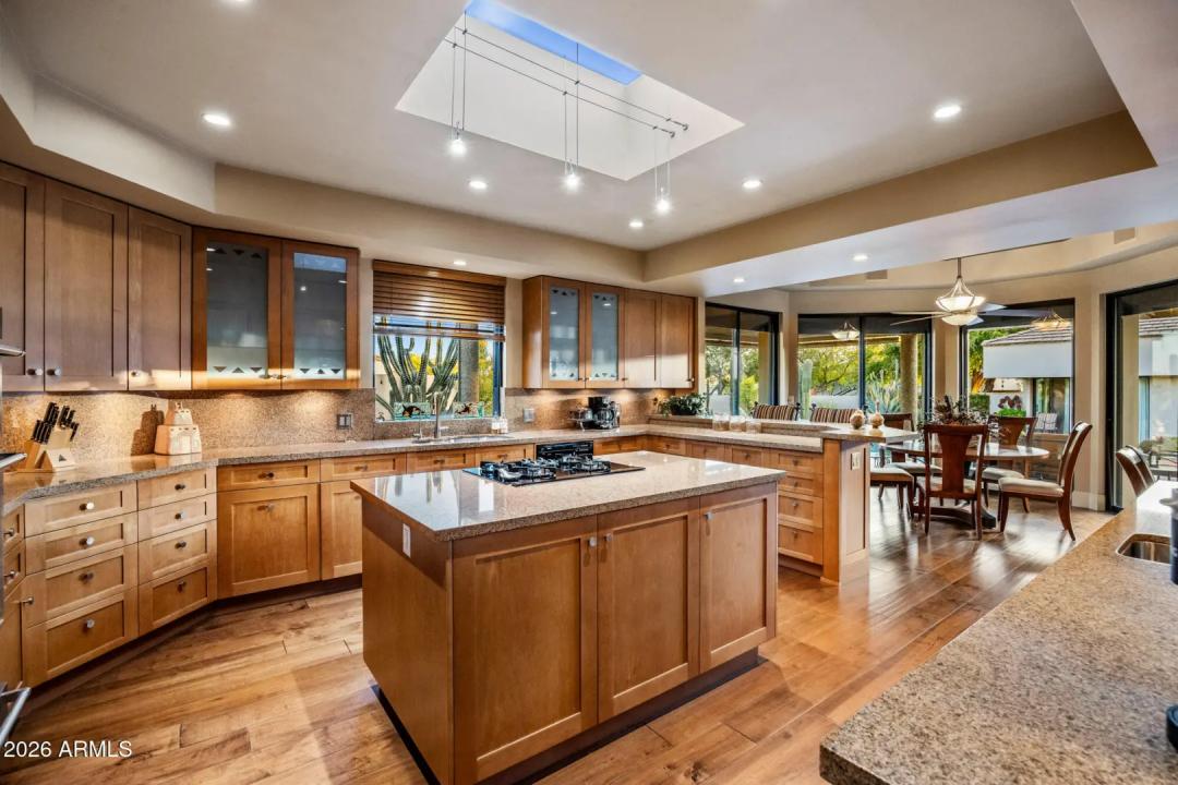 Real Estate Picture 7