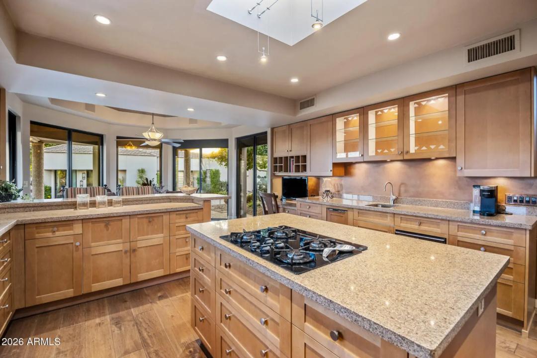 Real Estate Picture 16