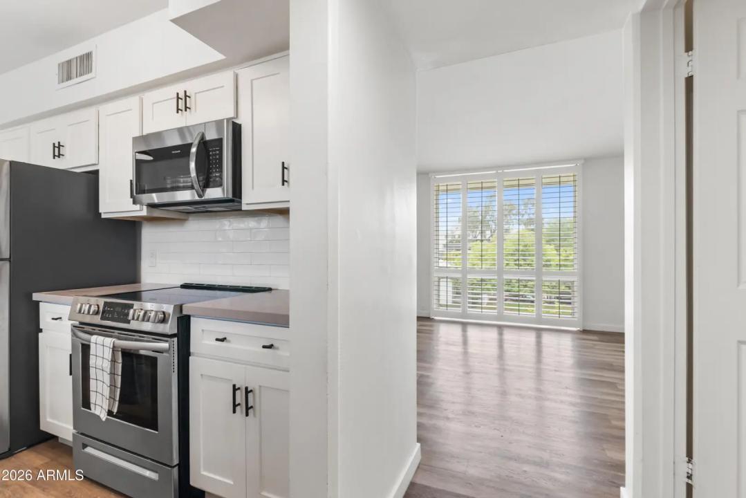 Real Estate Picture 4