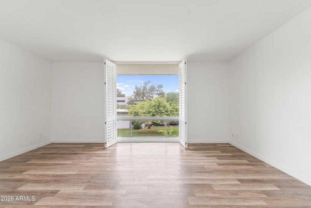 Real Estate Picture 7
