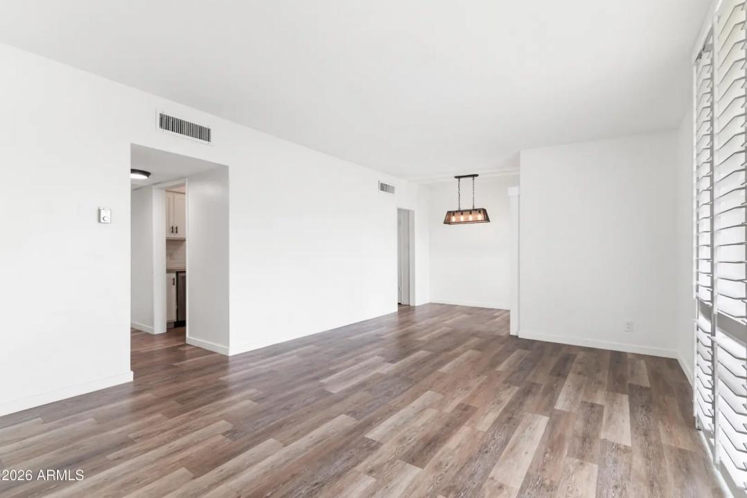 Real Estate Picture 9