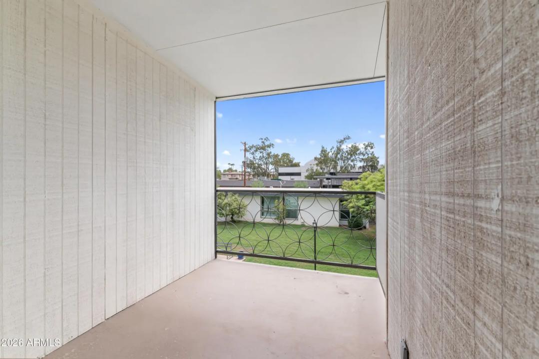 Real Estate Picture 12
