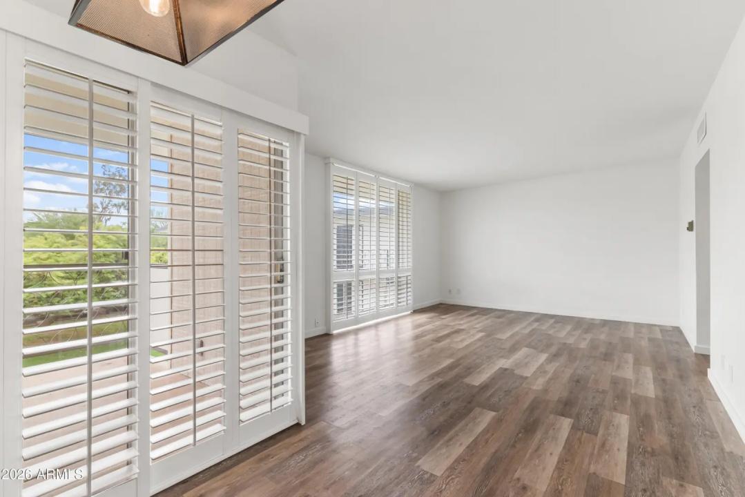 Real Estate Picture 14