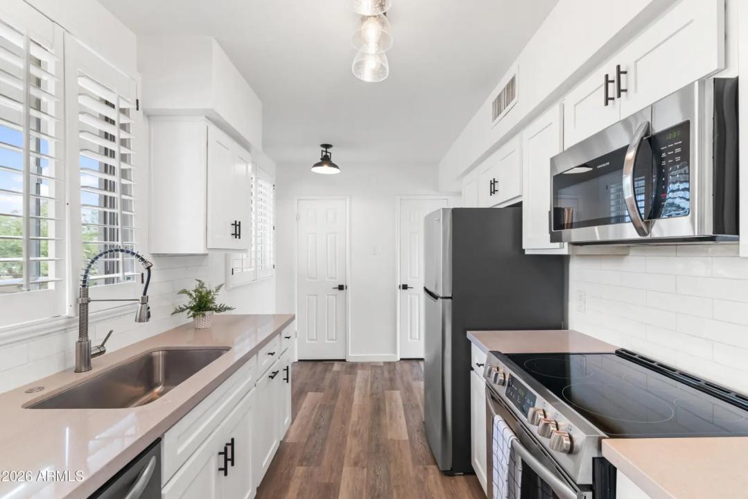 Real Estate Picture 22