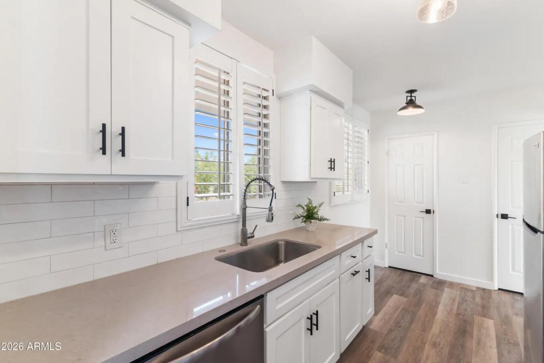 Real Estate Picture 23