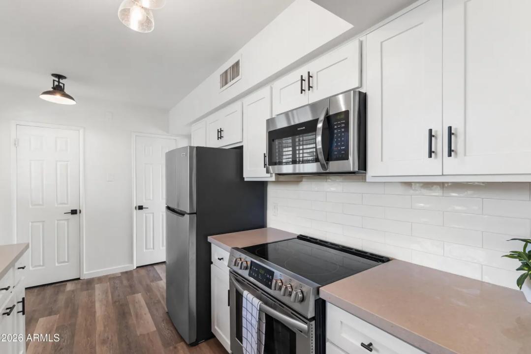 Real Estate Picture 24