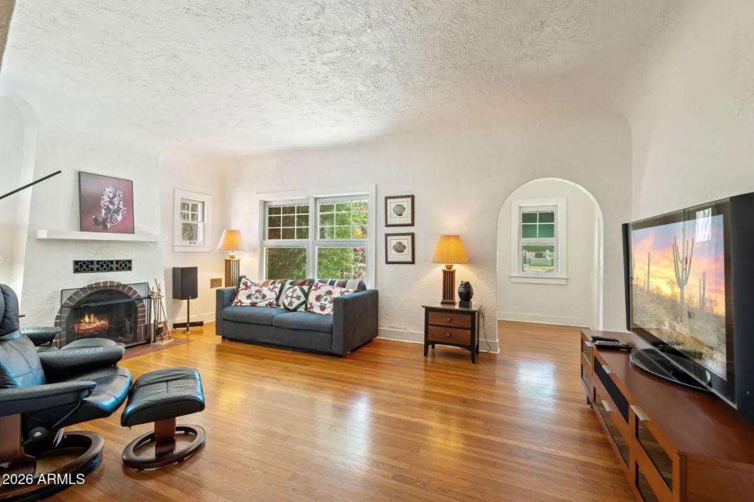 Real Estate Picture 5