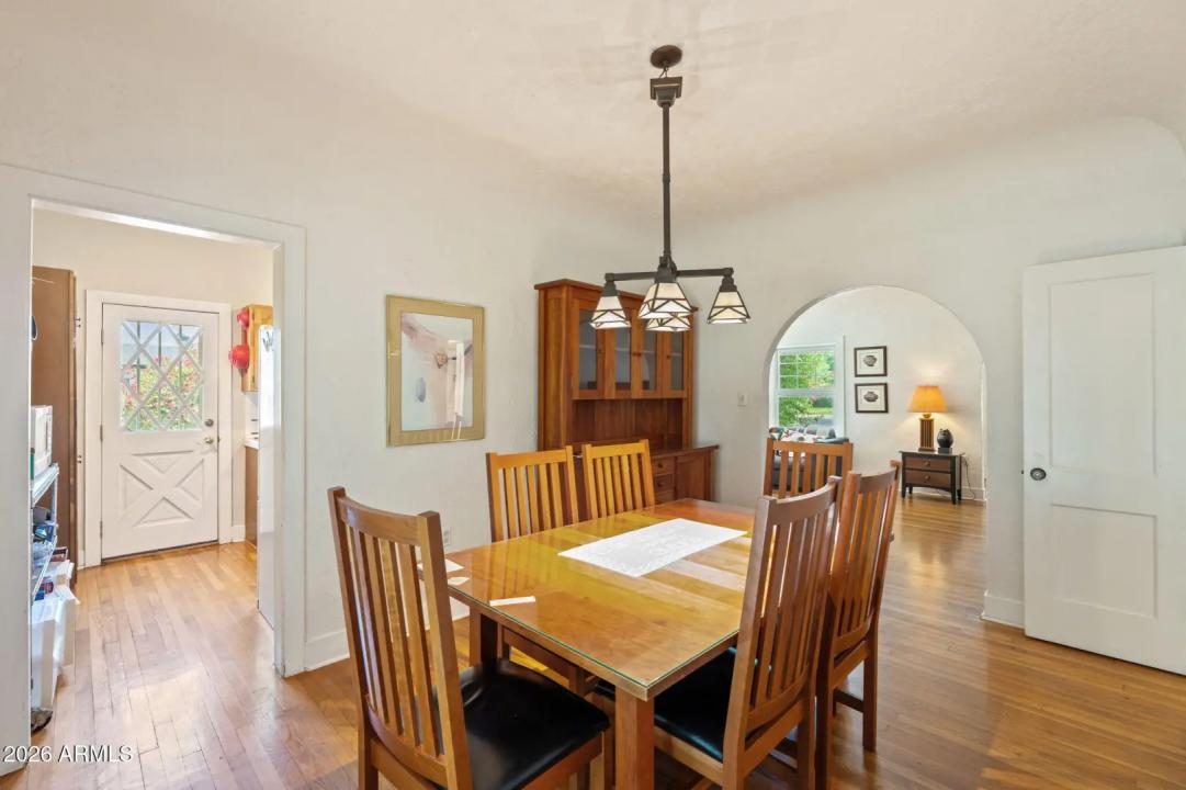 Real Estate Picture 7
