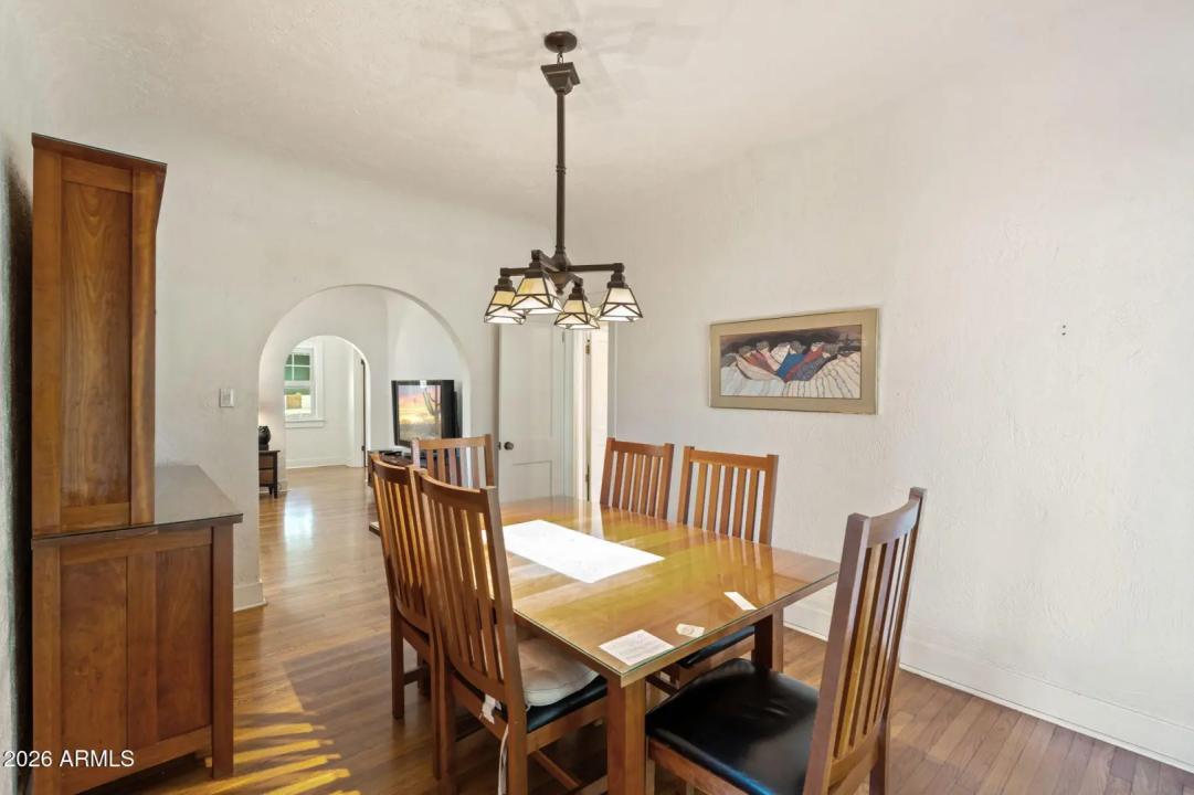 Real Estate Picture 8