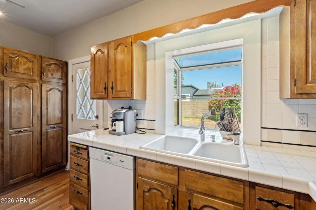 Real Estate Picture 10