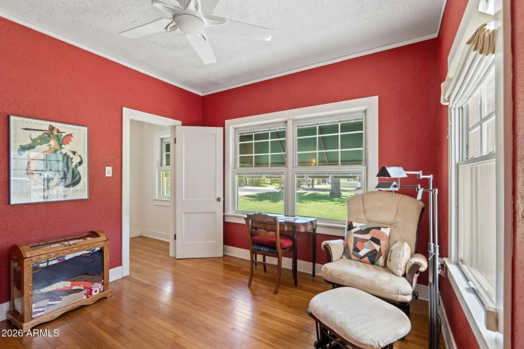 Real Estate Picture 11