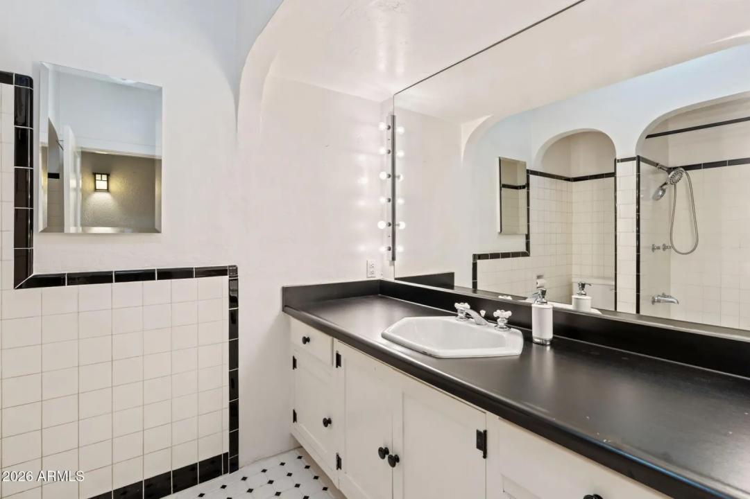 Real Estate Picture 14