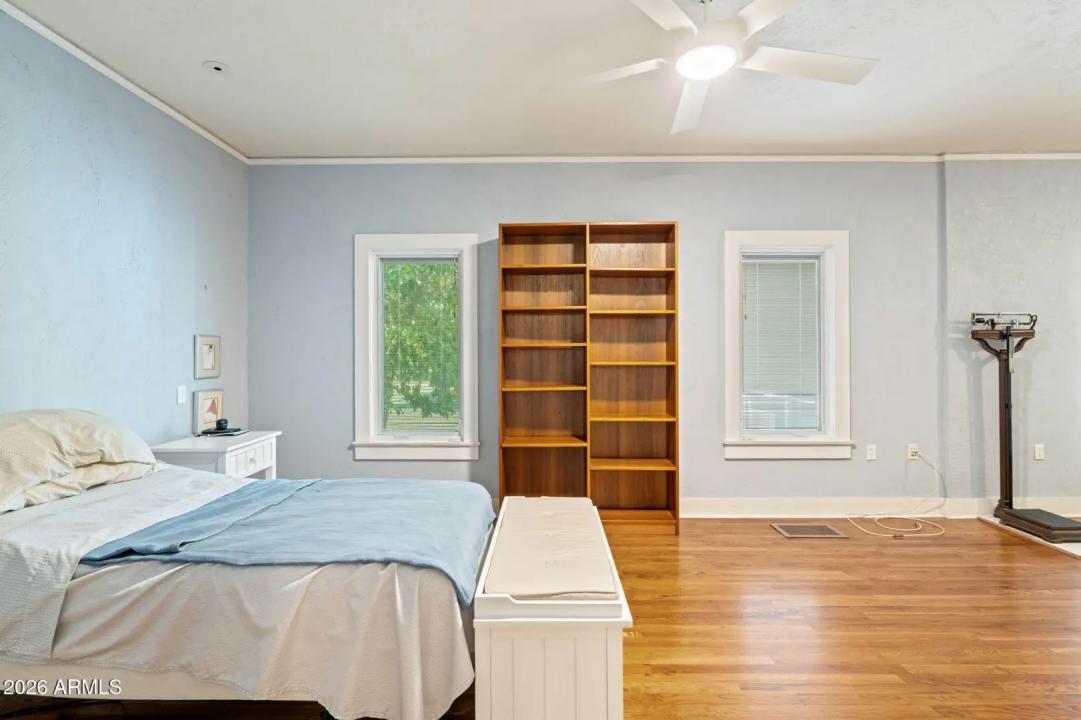 Real Estate Picture 16