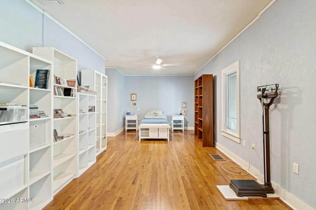 Real Estate Picture 17