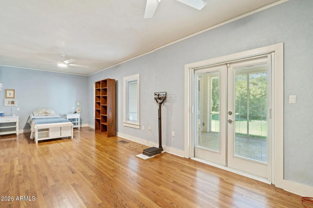 Real Estate Picture 18