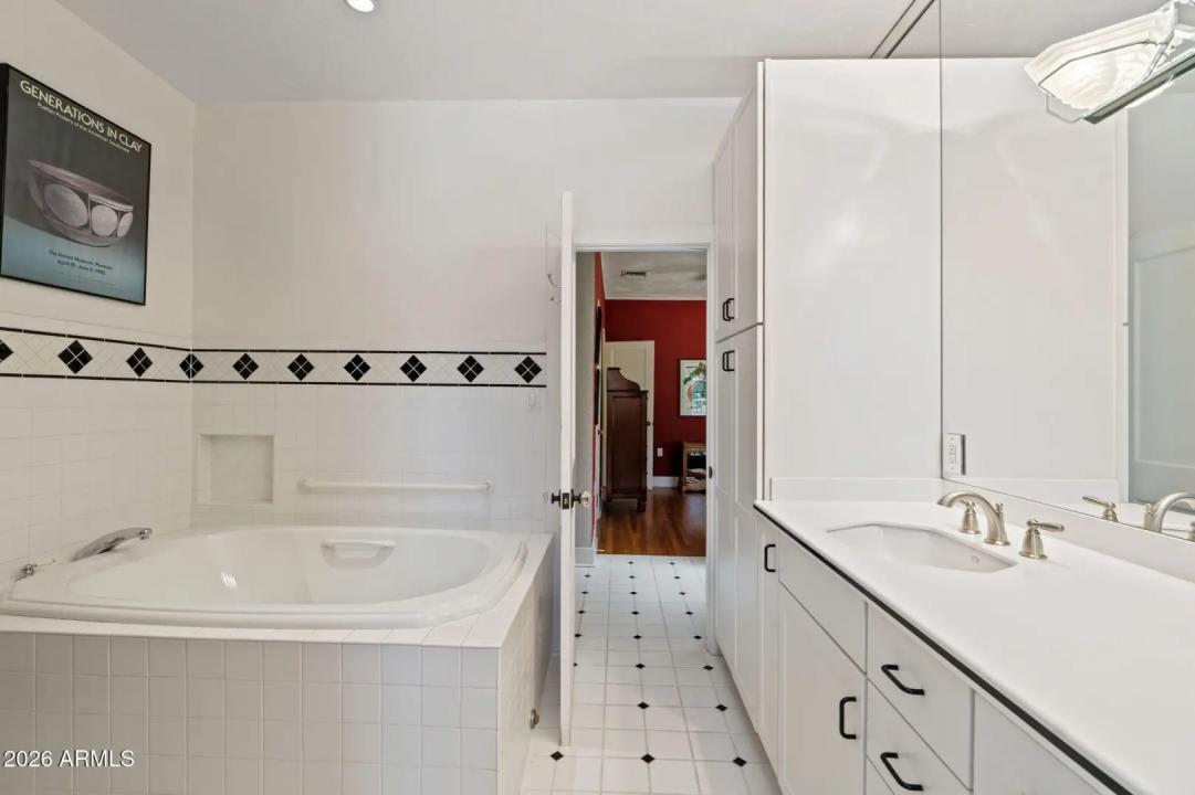 Real Estate Picture 22