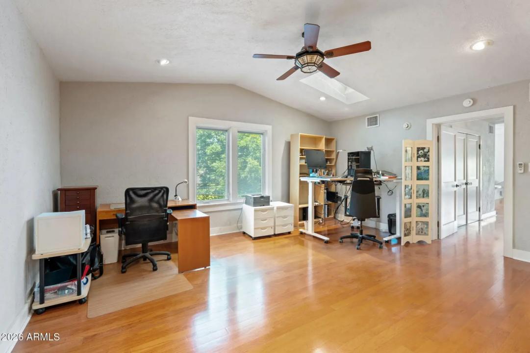 Real Estate Picture 24