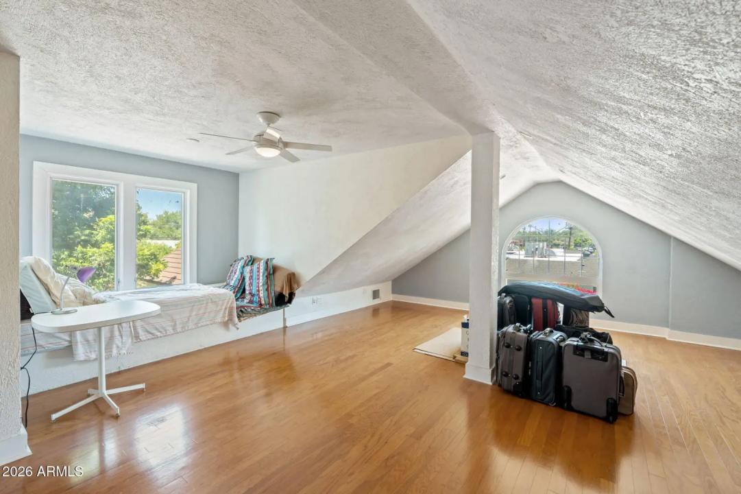 Real Estate Picture 26