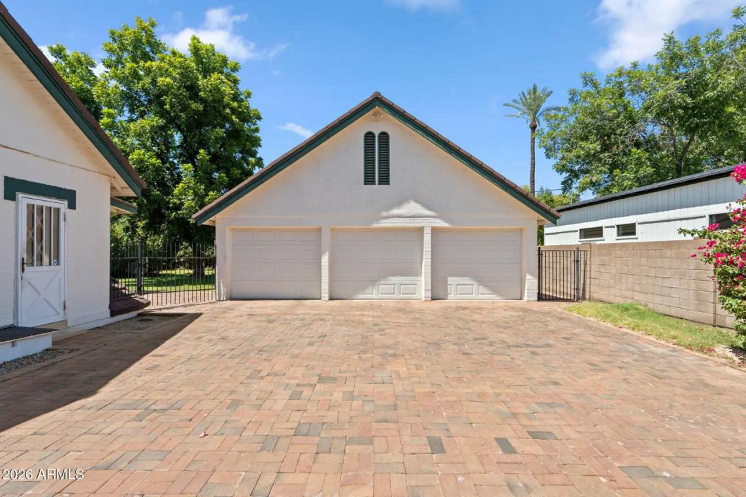 Real Estate Picture 30