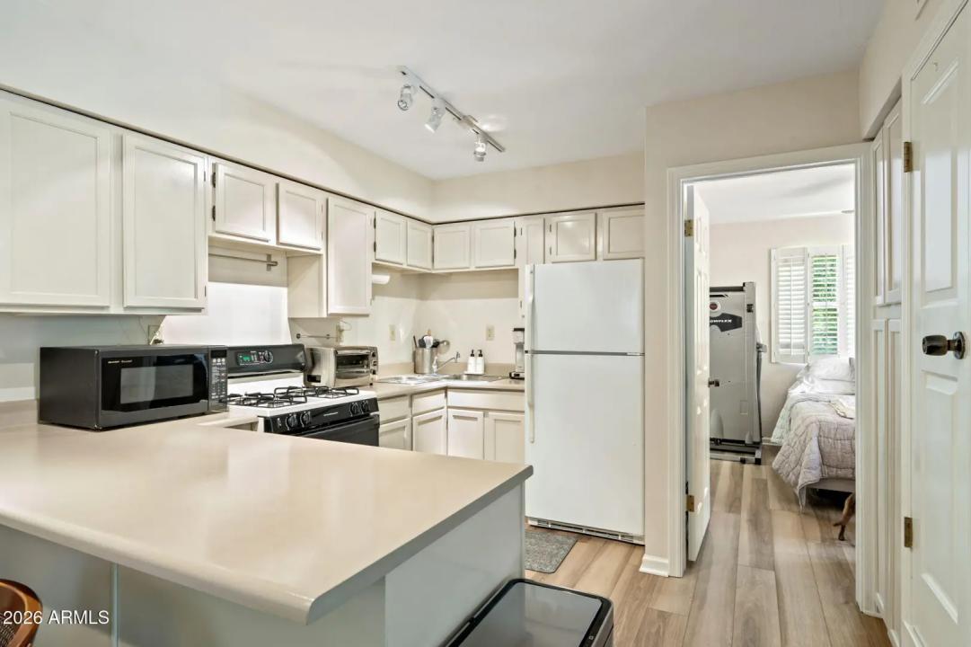 Real Estate Picture 37