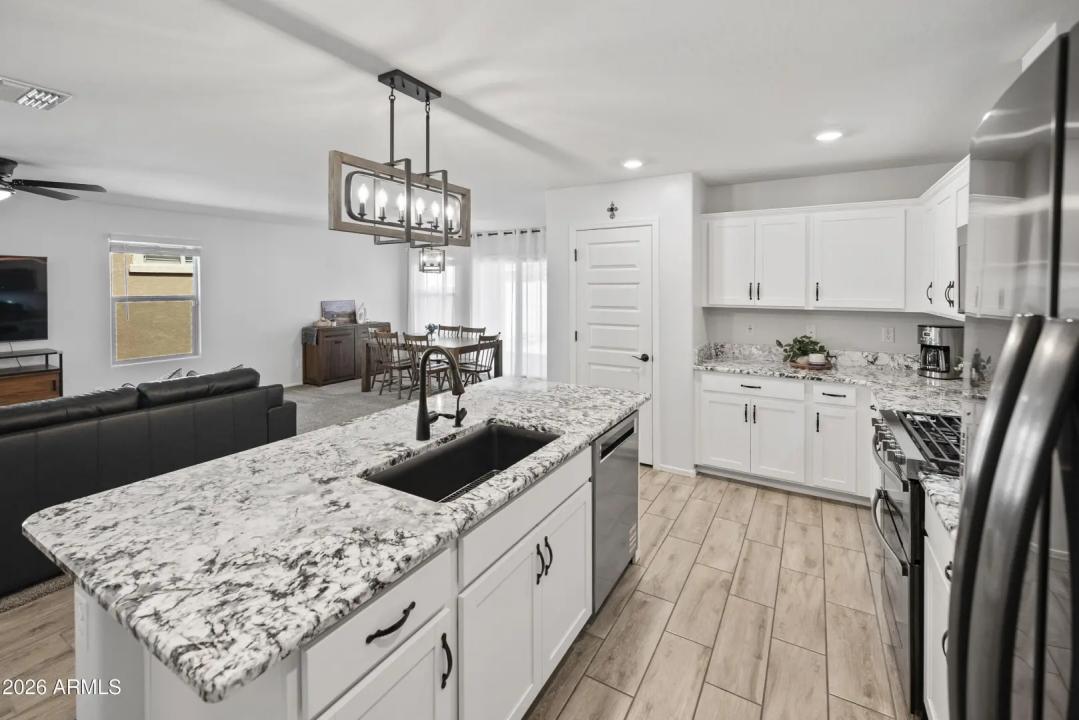 Real Estate Picture 3