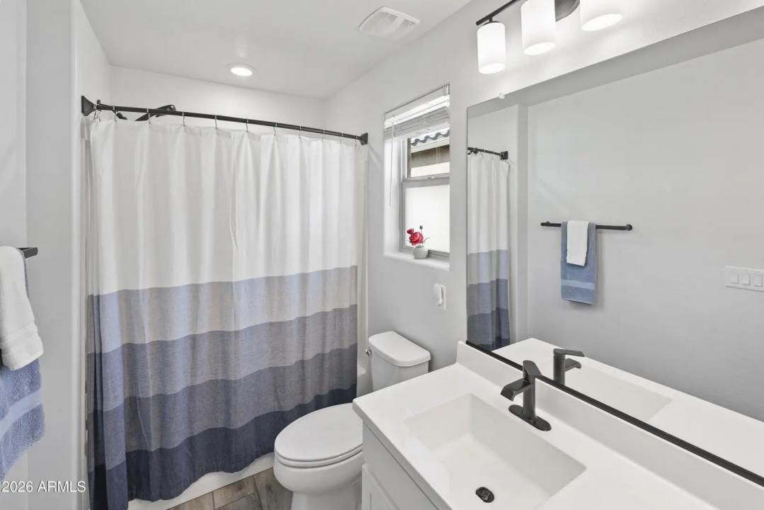 Real Estate Picture 11