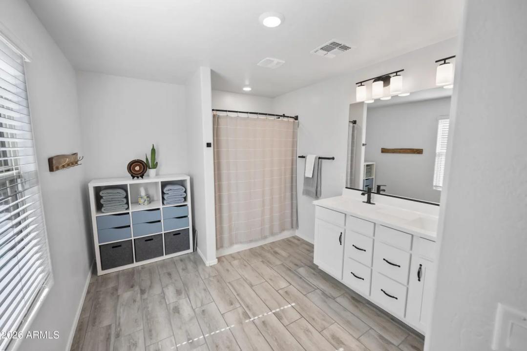 Real Estate Picture 15