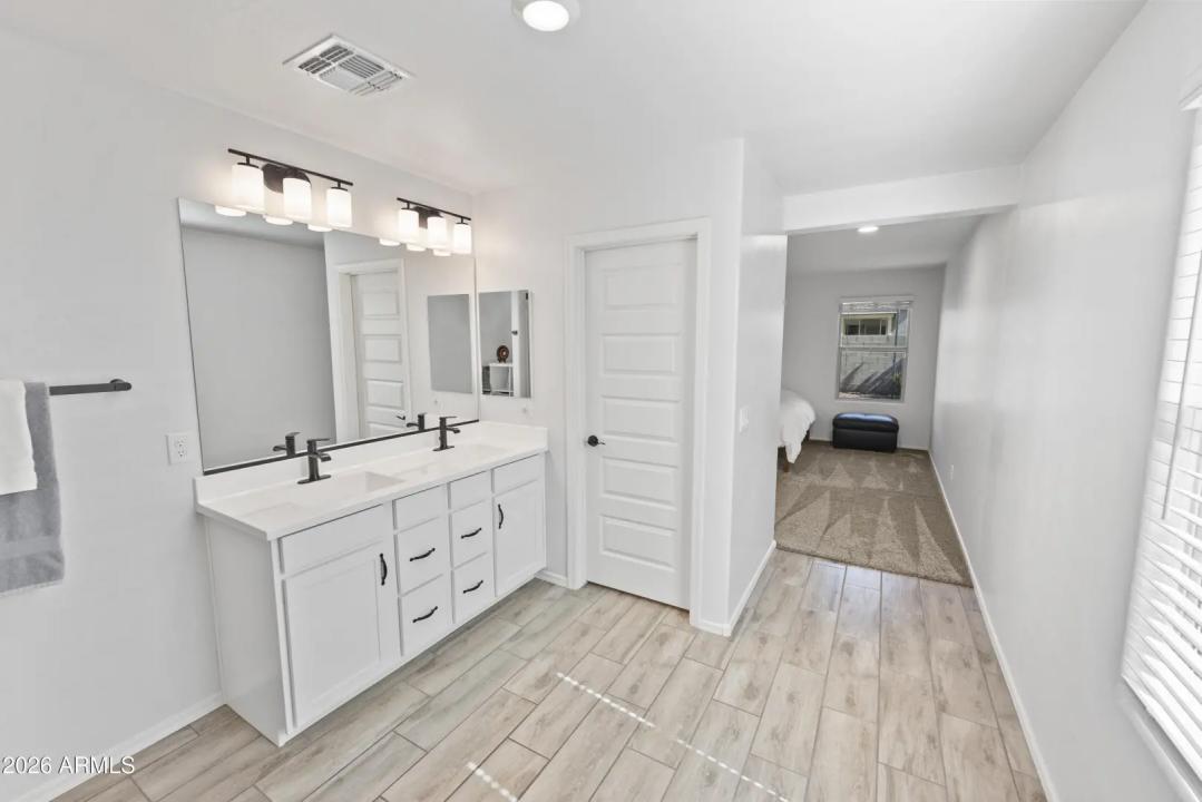 Real Estate Picture 16