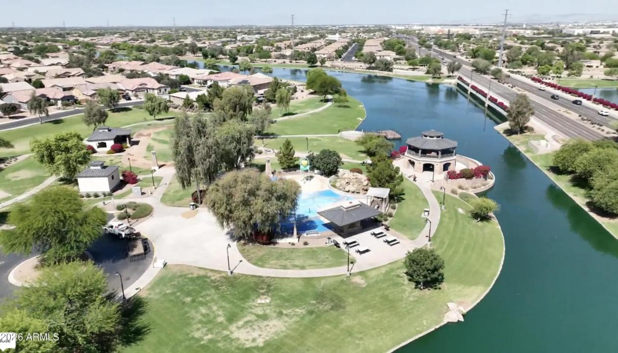 Real Estate Picture 24