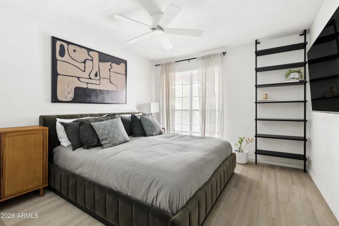 Real Estate Picture 18
