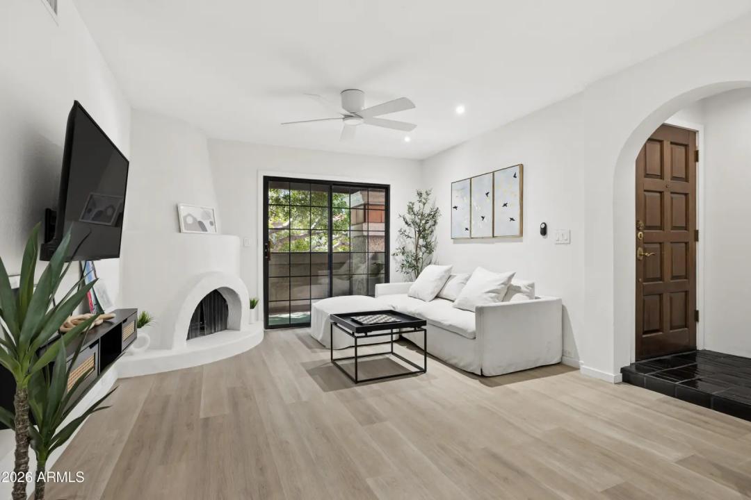Real Estate Picture 4