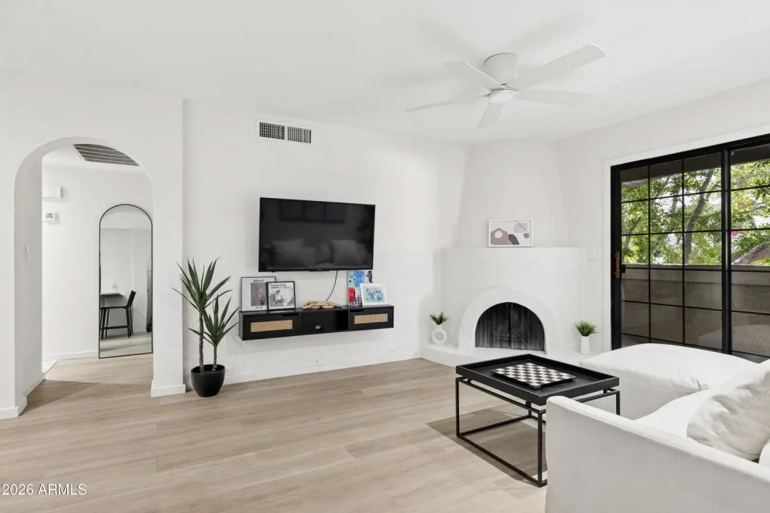 Real Estate Picture 7