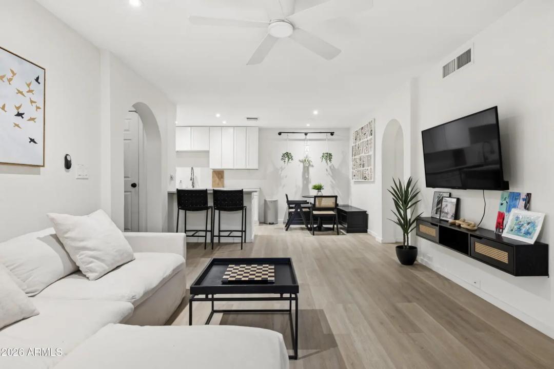Real Estate Picture 5